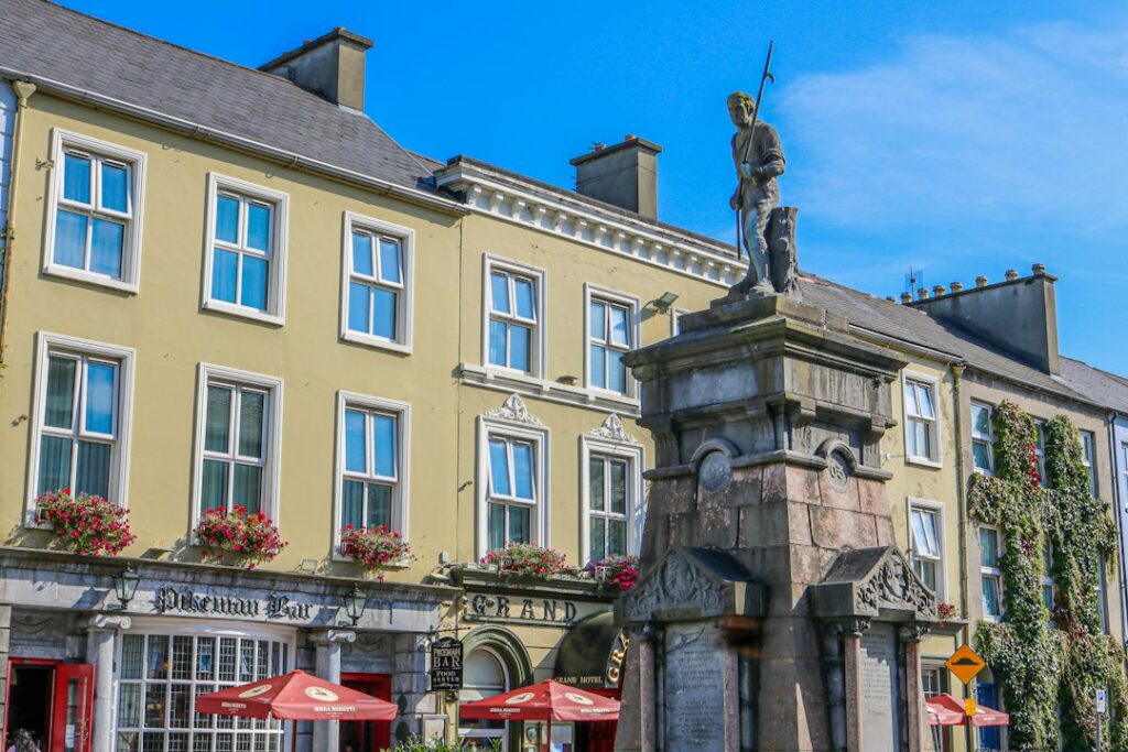 Where to Stay in County Kerry: Towns, Villages, and Bases